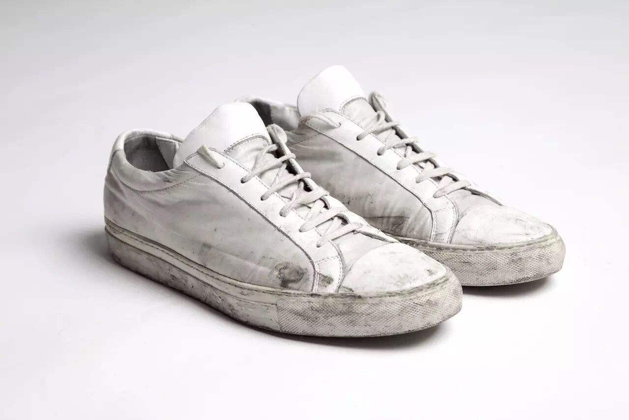 鞋子穿久了脏了怎么办,鞋子穿久了很脏怎么把它清理干净