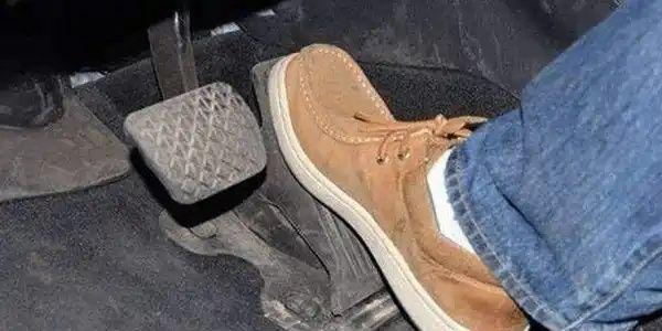 手动挡乡村道路会车操作技巧,手动挡加减挡操作技巧口诀