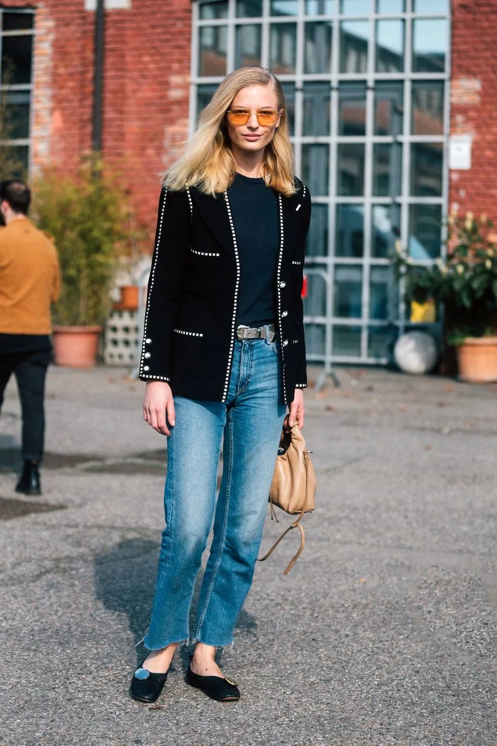 为什么小香风外套穿了显得很驼背,为什么你穿小香风廉价又土气