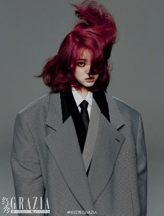 赵丽颖一头红发绚丽吸睛,赵丽颖红发造型