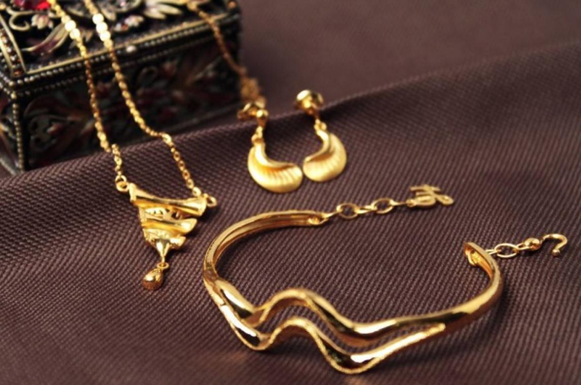 婚礼当天要戴三金是真的还是假的,结婚送三金的来历是什么