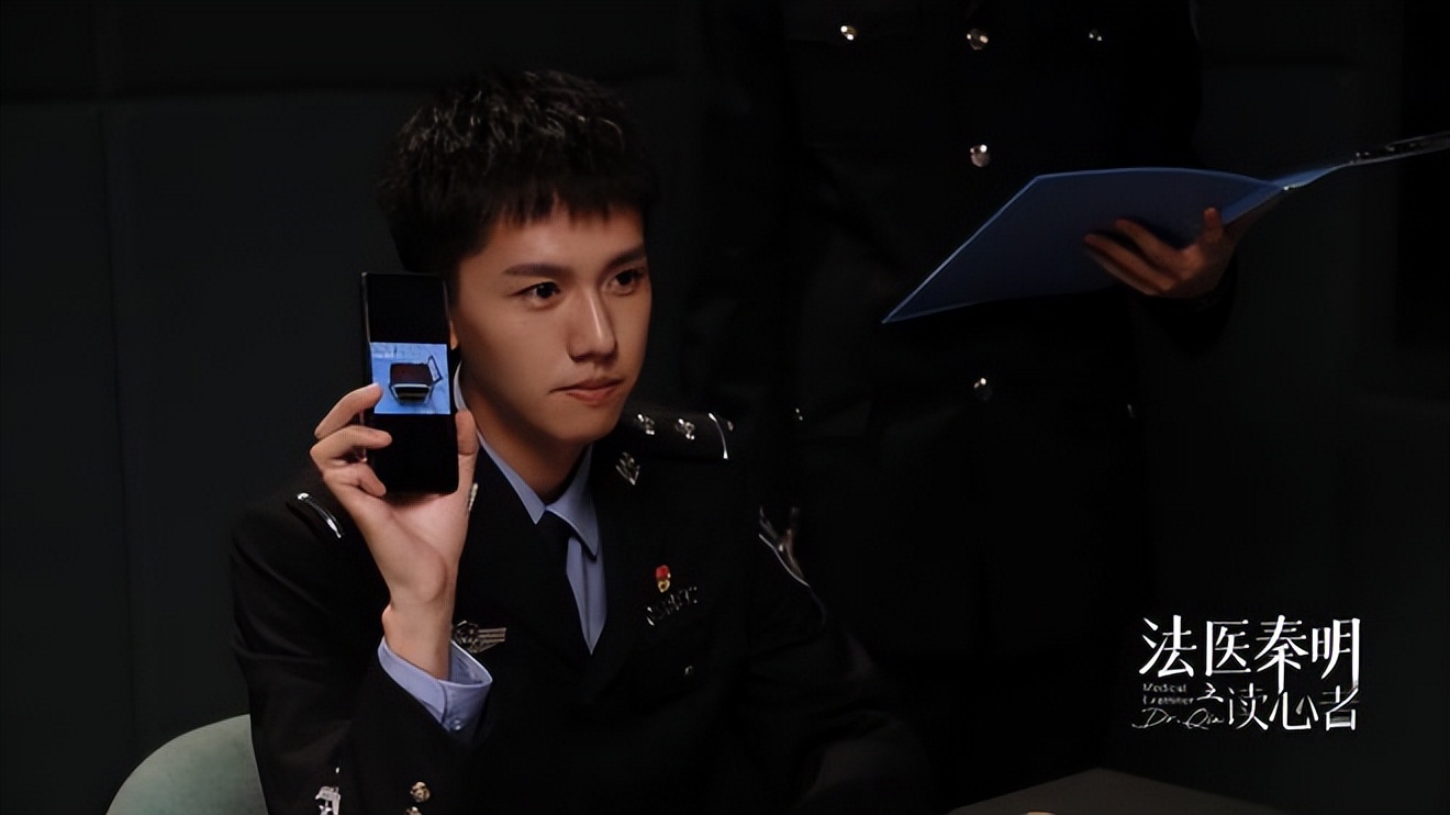 鸭嘴钳、取卵针《法医秦明》隔着屏幕都能感觉疼，这部悬疑剧要火