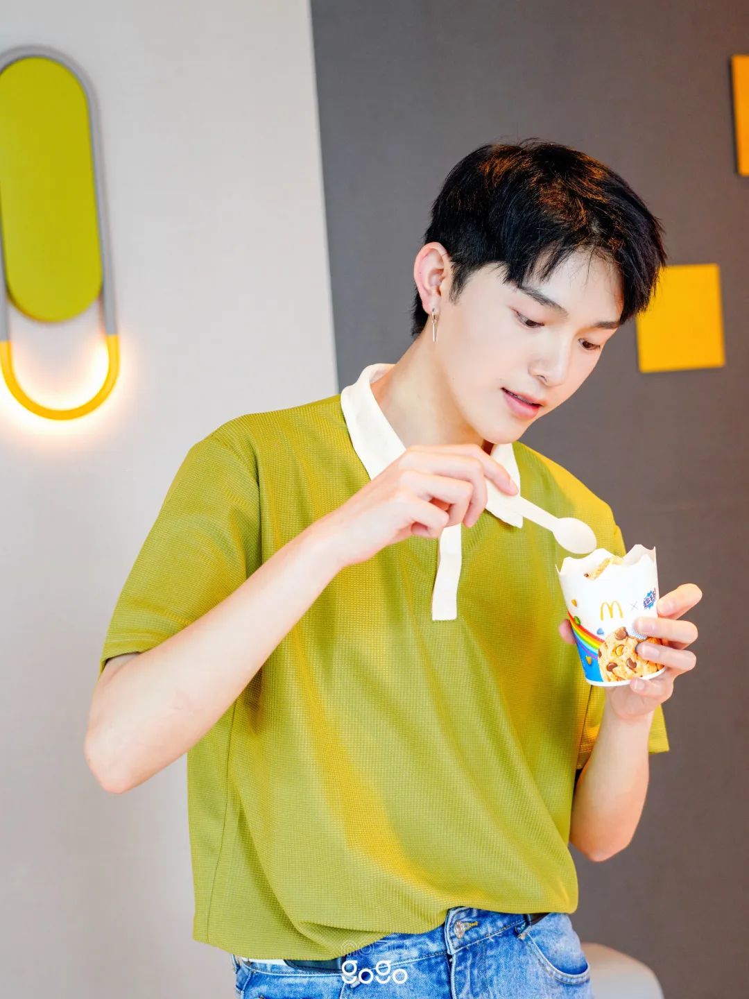 一口上头！麦当劳的新汉堡脆到了我的心巴上