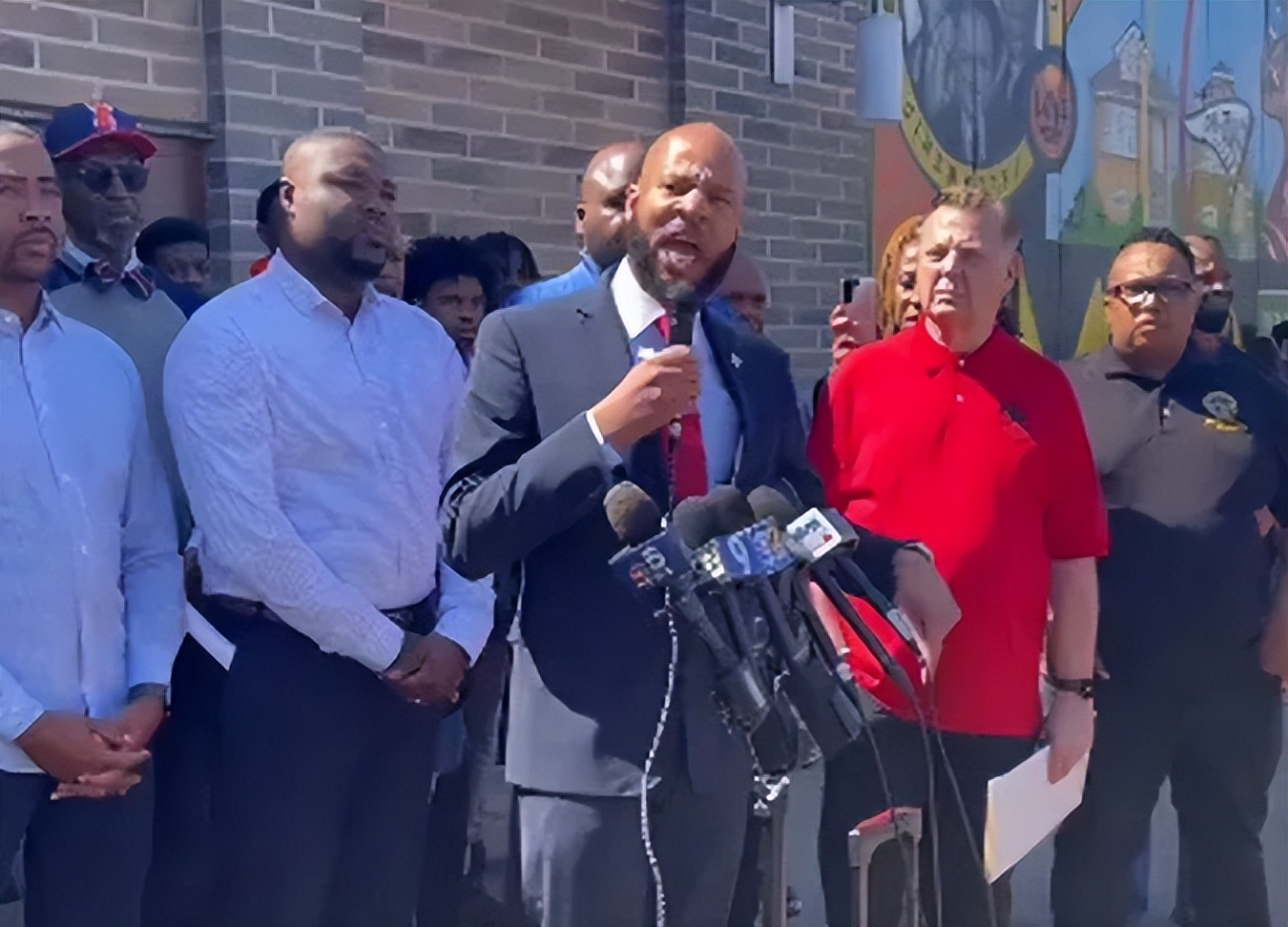 美国“零元购”盛行，政府和警察放弃干预，美国或开始走向衰落