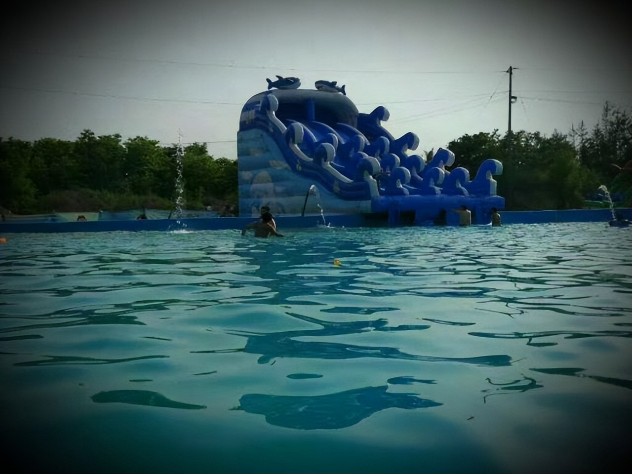 美国堪萨斯水上乐园滑梯事故,16年美国水上乐园断头事故