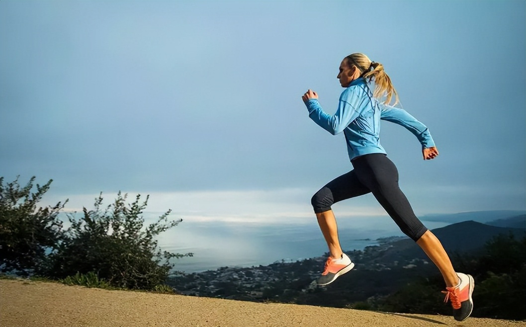 李连杰得甲亢后的照片,李连杰得甲亢前后照片对比