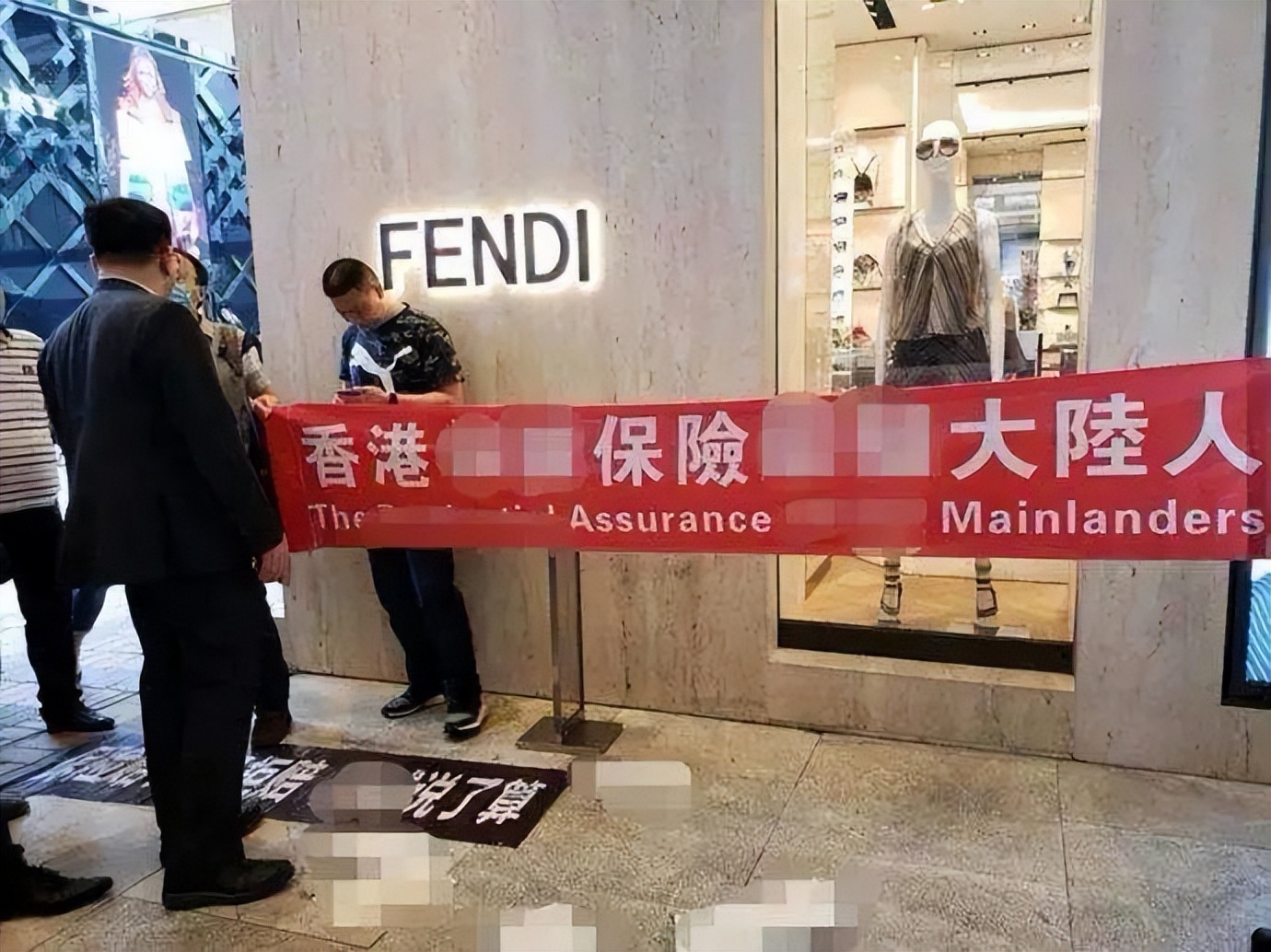 听说通关后有网友打飞的去香港「报复性」买保险？且慢！