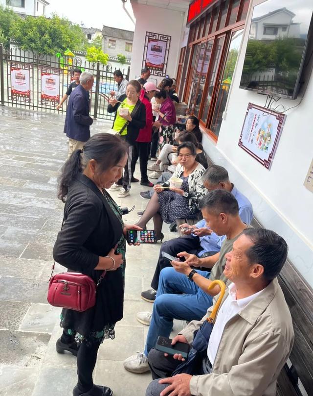 西园街：腾越古镇小食堂里的大幸福