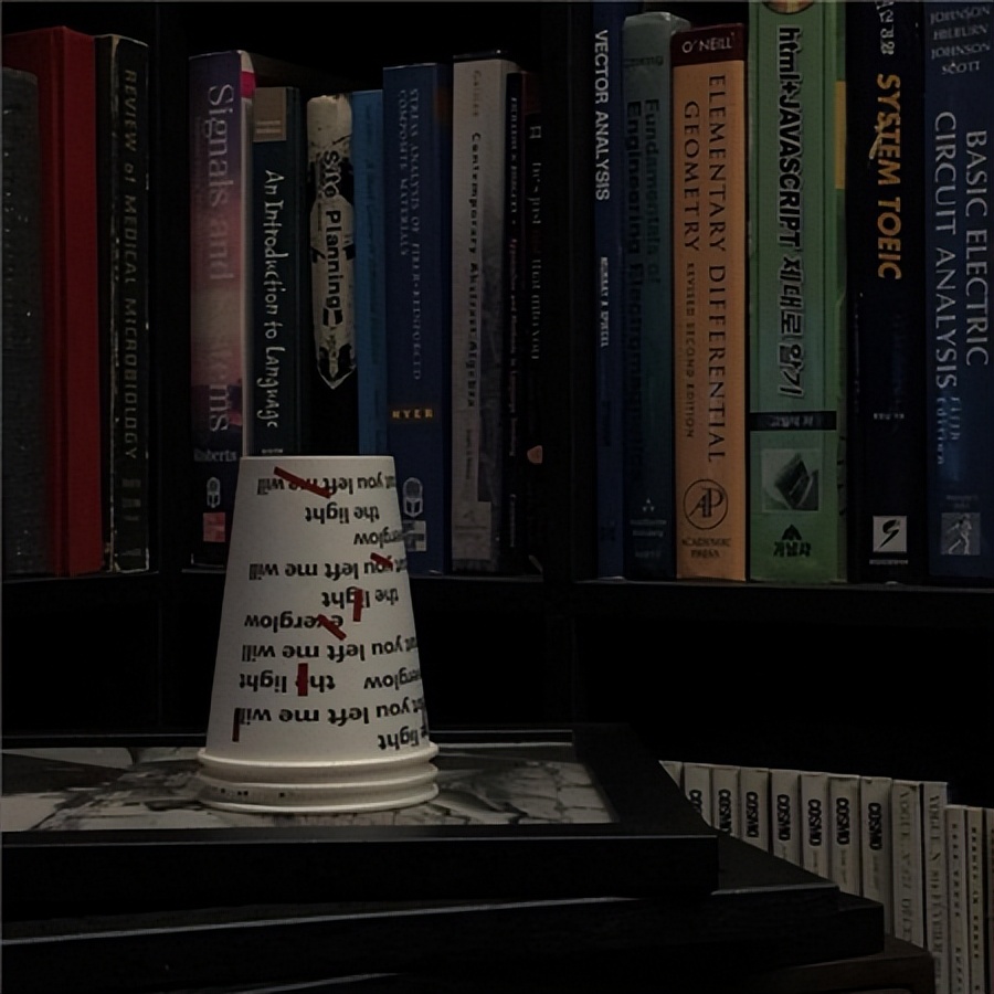 深夜崩溃的丧系文案加配图,丧系伤感朋友圈背景图