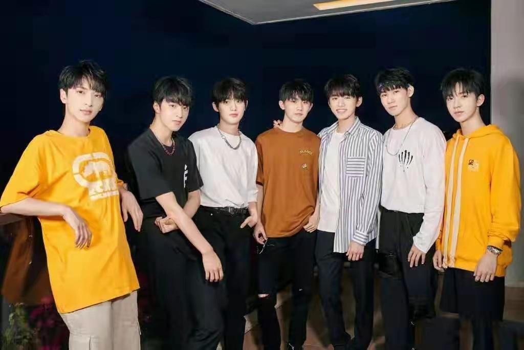 上门骚扰、扔鞋驱赶、组合拳打粉丝，连明星助理都这么嚣张了？