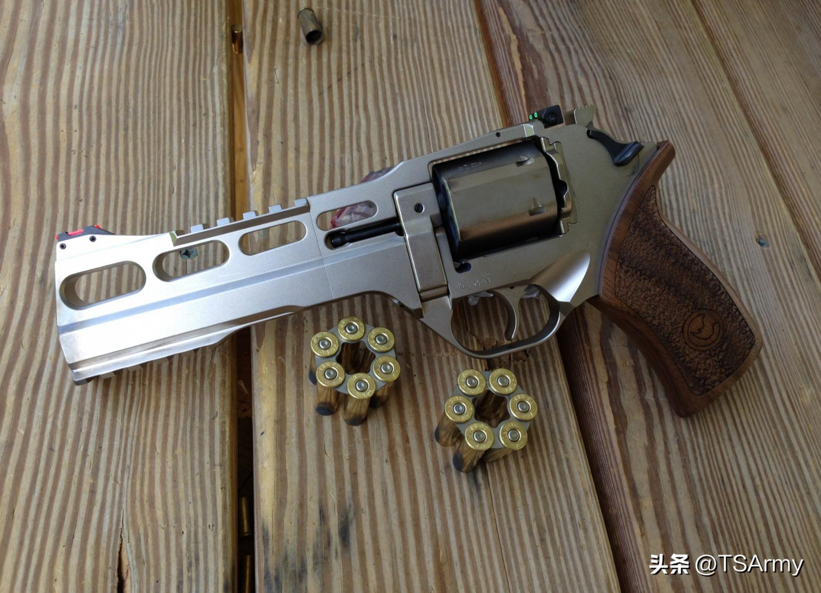 意大利黑手党手枪,意大利主战枪械