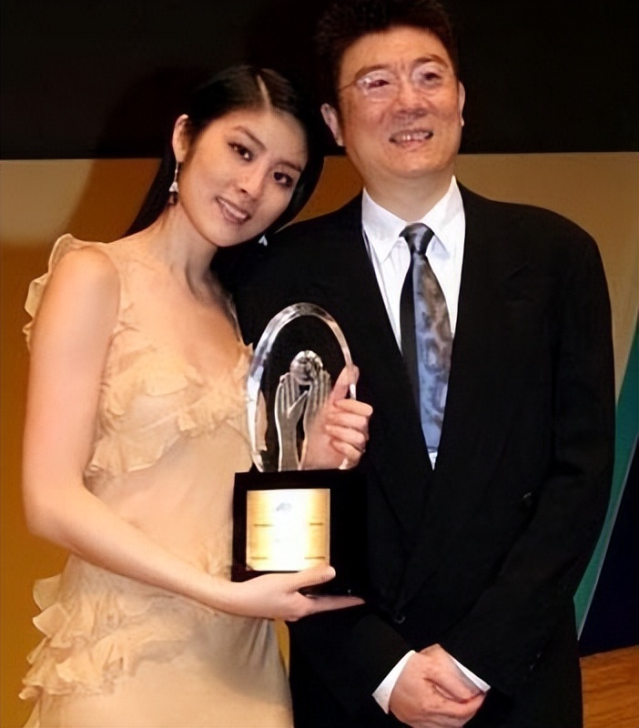 陈慧琳颜值身材依旧同30岁模样,50岁陈慧琳开演唱会