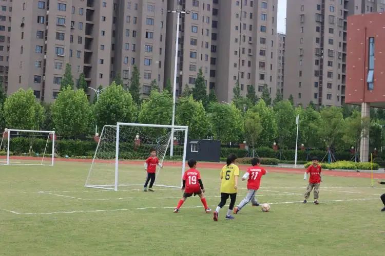 足球点燃激情，绿茵放飞梦想——云龙小学第一届“校长杯”足球赛