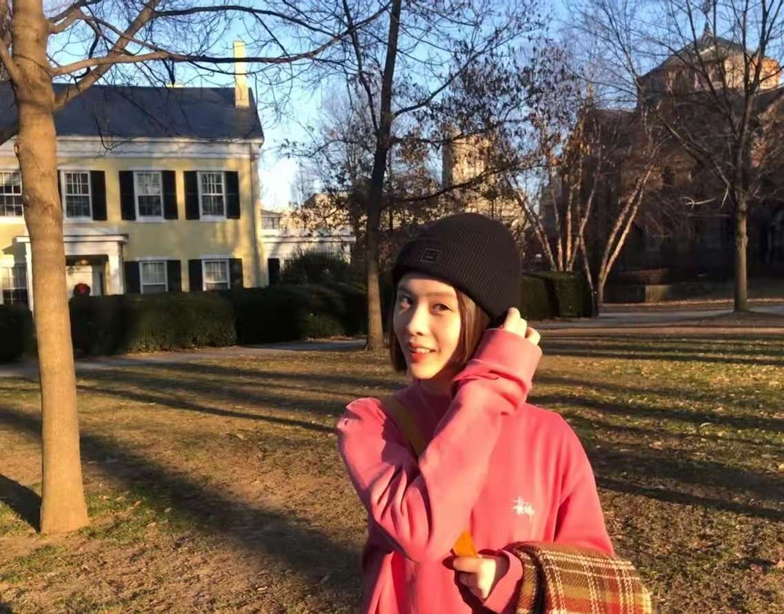 为什么感觉戴帽子很丑,戴帽子适合的穿搭