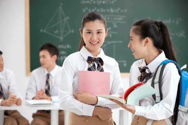 校服是强制要求买的吗,校服质量是强制要求买的吗