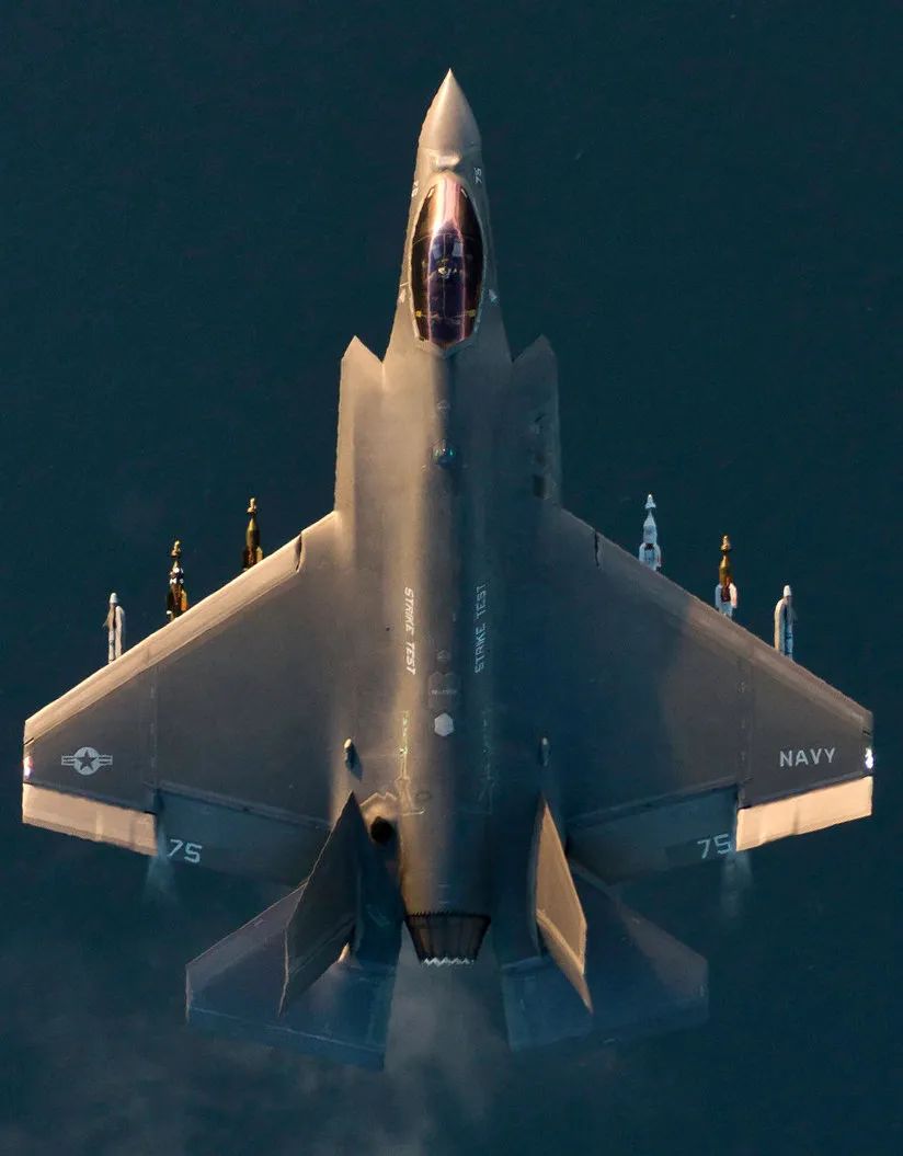 歼15舰载机滑跃起飞性能参数,歼15舰载机在世界排名第几