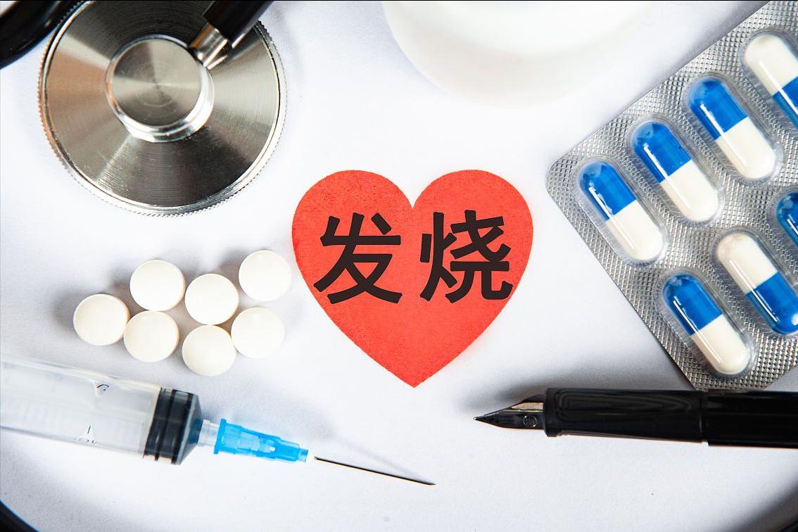 得艾滋病身体会持续出现什么症状,艾滋病的初期症状和身体皮肤反应