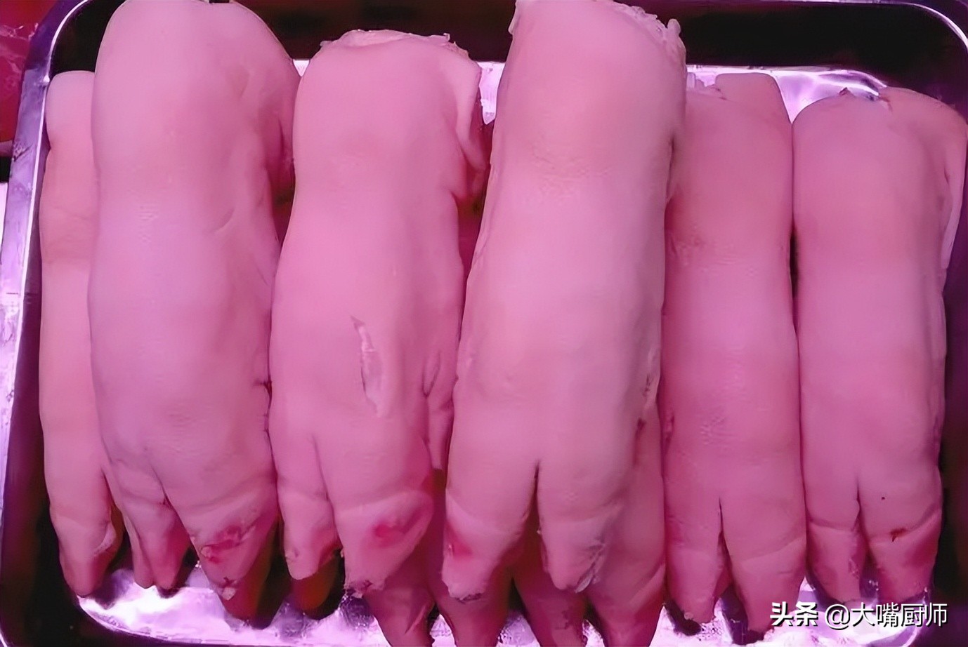 买猪蹄白色的好吗,猪蹄的挑选技巧