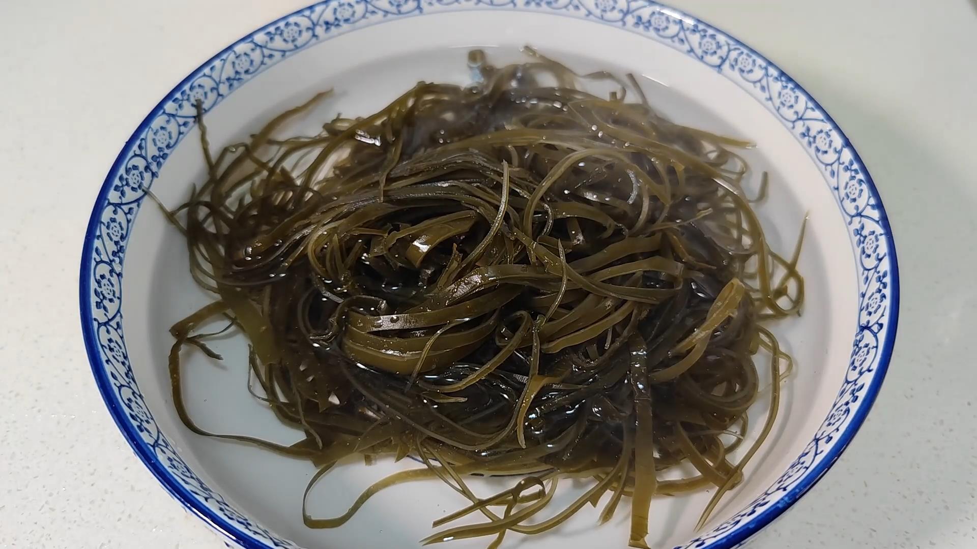 海带丝怎么快速去咸味,凉拌海带怎么去海带的腥味
