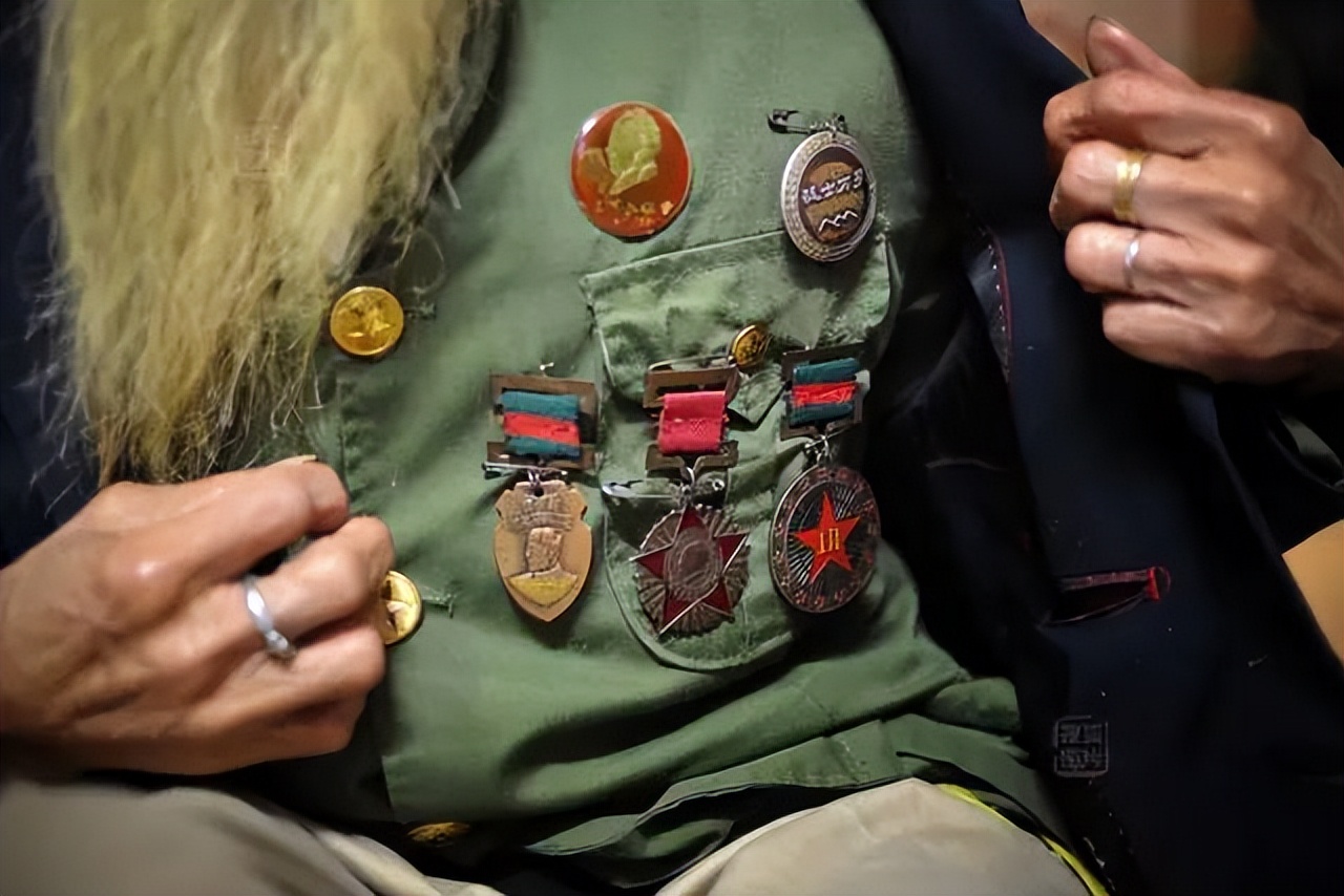 广美裸模爷爷，曾抗美援朝，拾过荒，中过毒，有90后女友