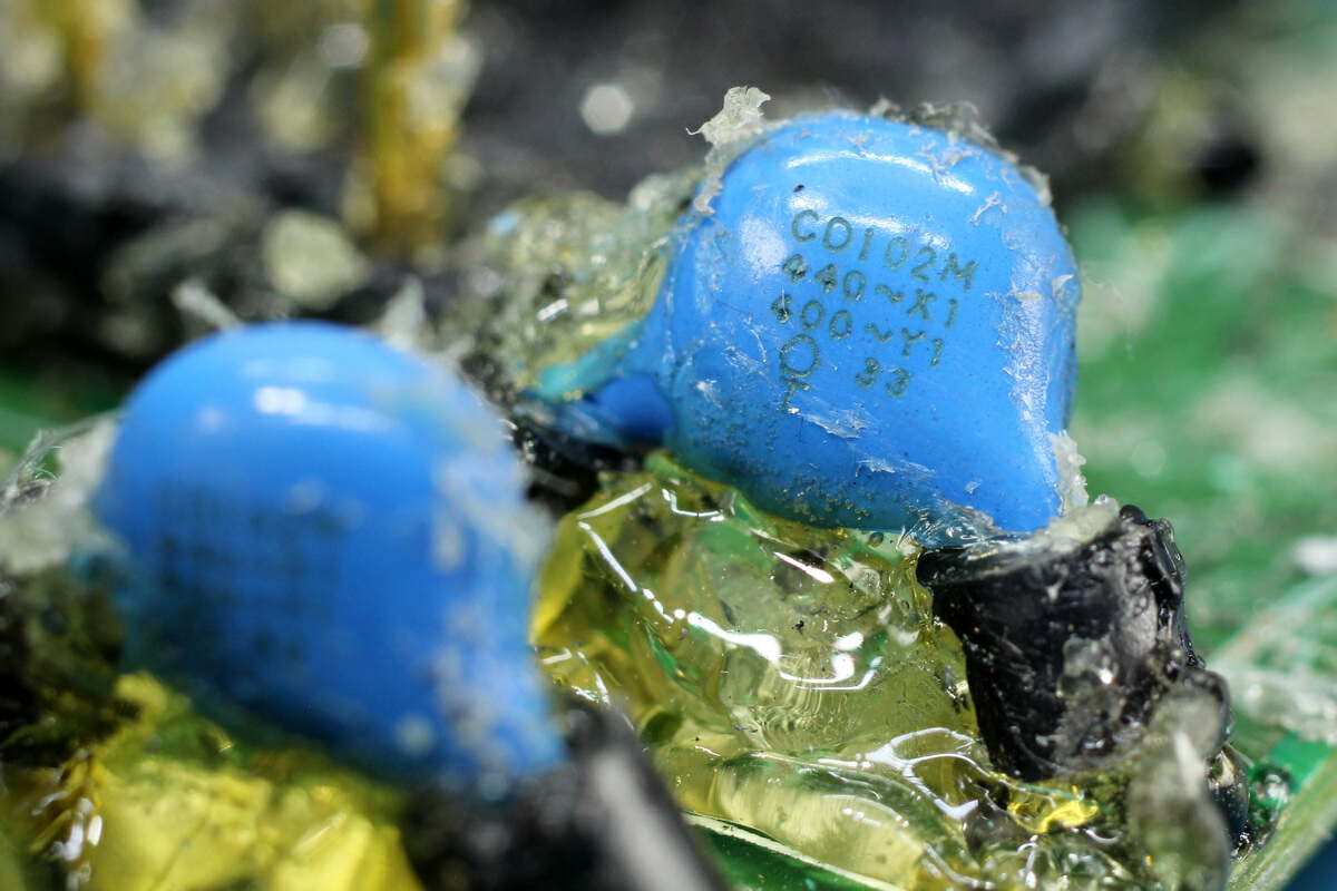 昱能光伏逆变器,昱能逆变器拆解