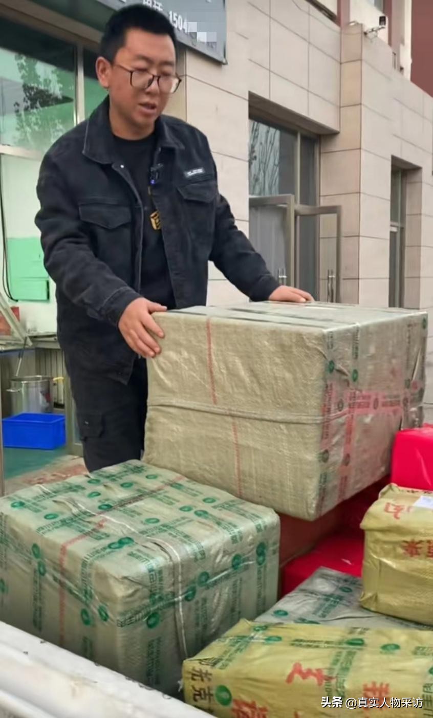 90后回家创业养羊卖羊肉,农村小伙为了创业养羊下血本买羊