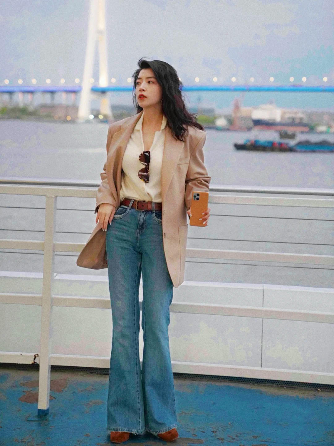 牛仔裤衬衣怎么穿好看,衬衫宽松牛仔裤怎么穿才好看