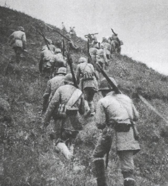 巾帼女兵连奋勇抗战全军覆没,百团大战美女战士被炸伤