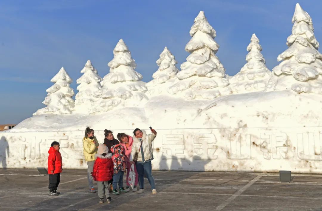 乌梁素海冰雪嘉年华,舞狮舞龙表演比赛