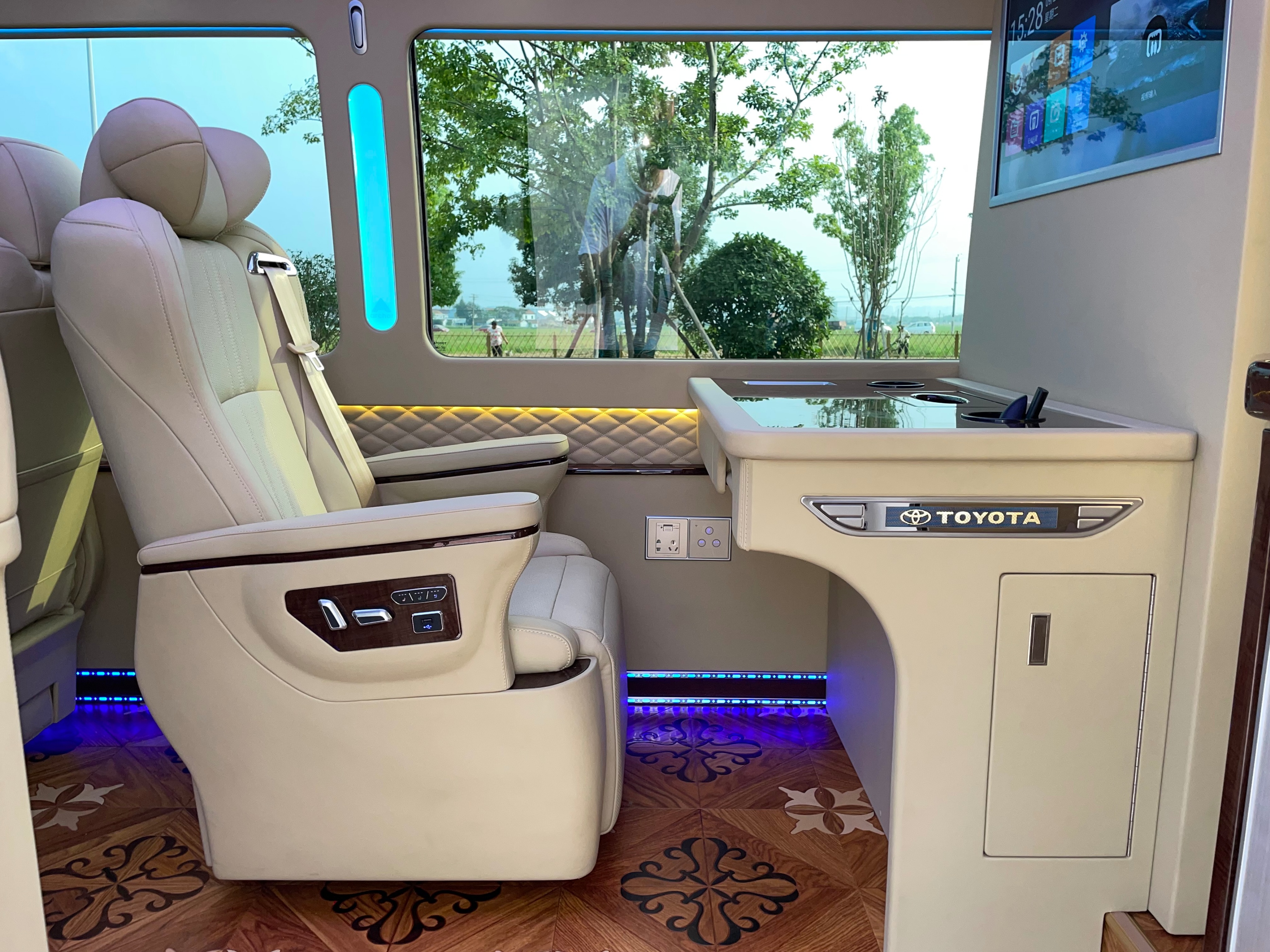 丰田考斯特和考斯特,金旅考斯特和丰田考斯特区别