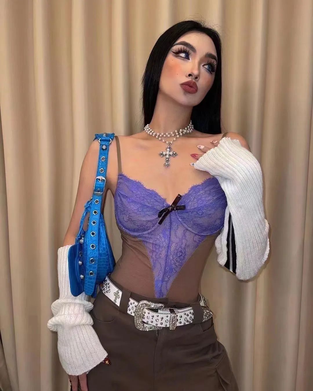 紫色穿了显老气吗,紫色怎么穿有小众感