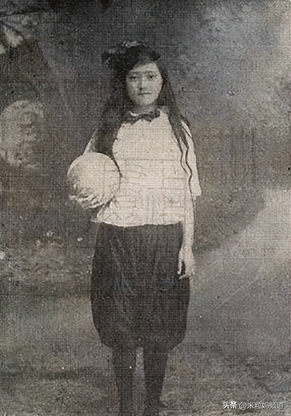 23岁演妖精受人唾骂，却成就国宝电影活成传奇