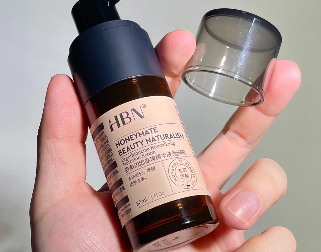 女生想变白变漂亮，公认好用的4款美白精华要知道，有效去黄提亮