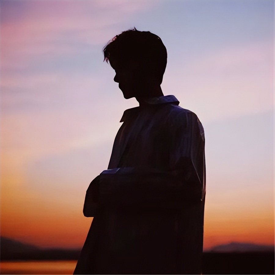 背影图片忧伤唯美卡通,卡通唯美伤感背影图片