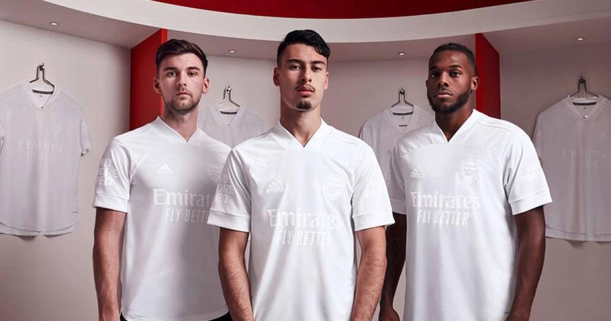 孙兴慜戴面罩参加训练,孙兴慜戴黑色面具出战