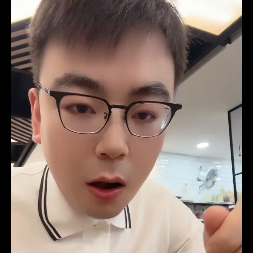 90后小伙挑战一年挣30万,90后小伙挑战穷游中国