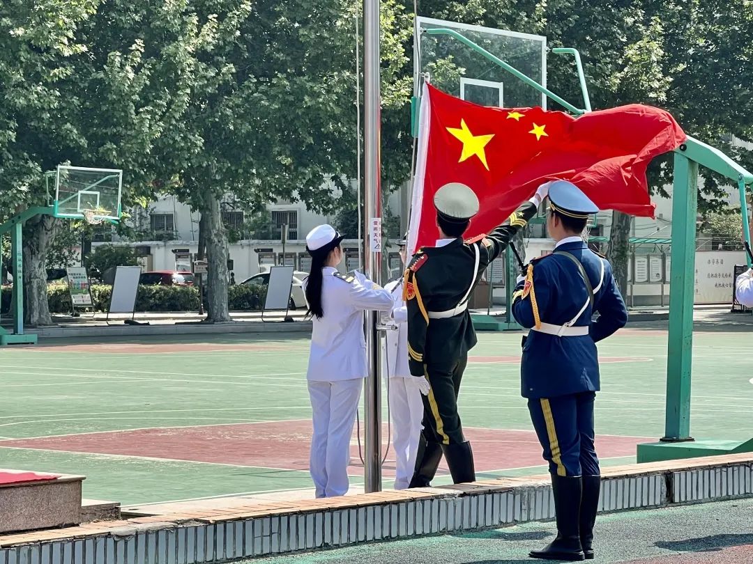 国防教育特色学校荣誉称号,获评国家国防教育示范校