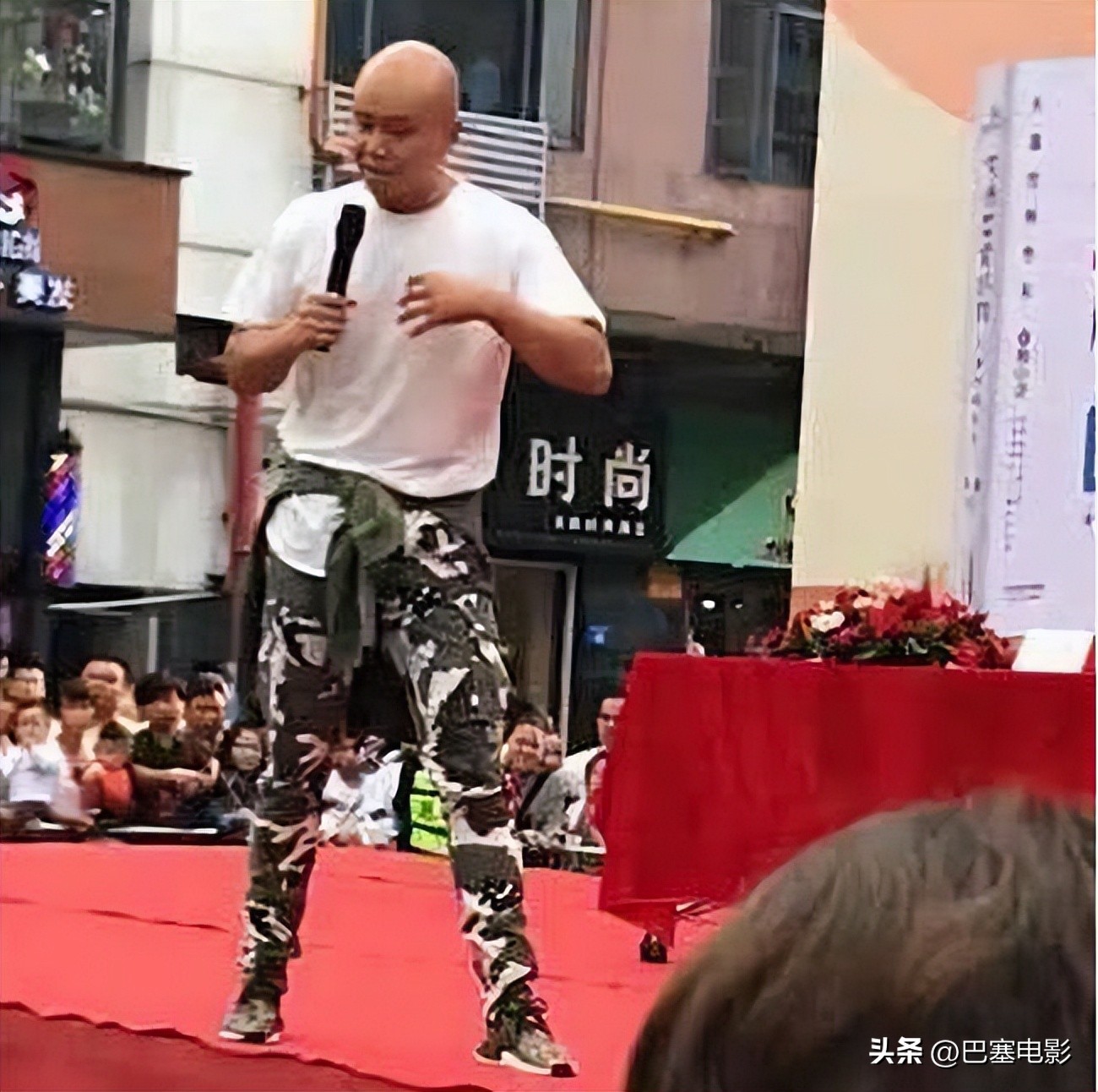 47岁乐嘉在美国被偶遇，高端水成箱买，细看资产，才知什么叫精明