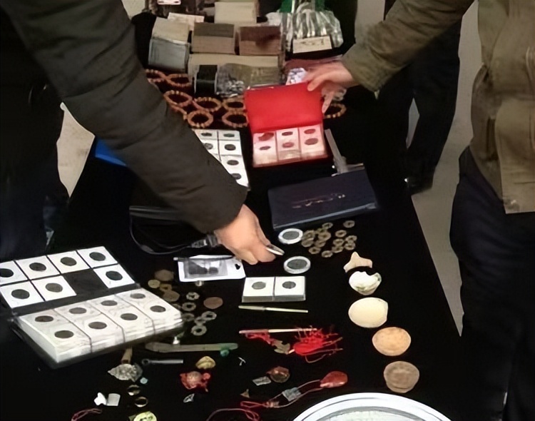 上海老太太在足疗一年消费三百万,60岁老太足浴店消费300万