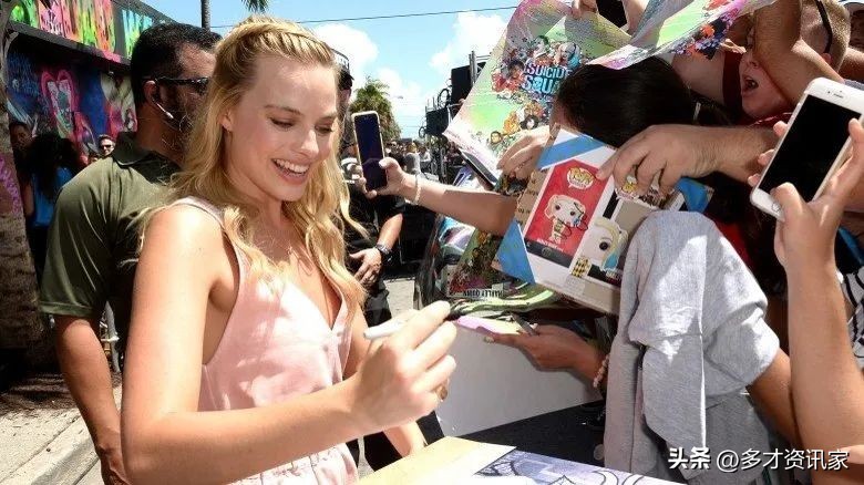 芭比被打一巴掌,芭比娃娃被扇耳光