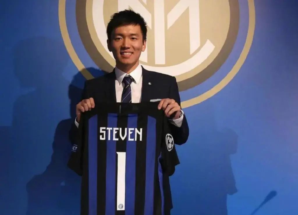 曾追过章泽天，如今被“全球*债追**”，苏宁太子张康阳或将出售球队