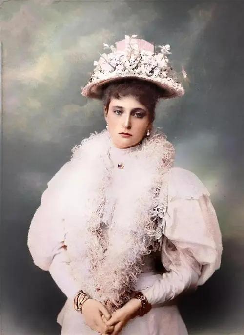 英国服饰变革时期服装的典型特点,英国服饰文化的演变