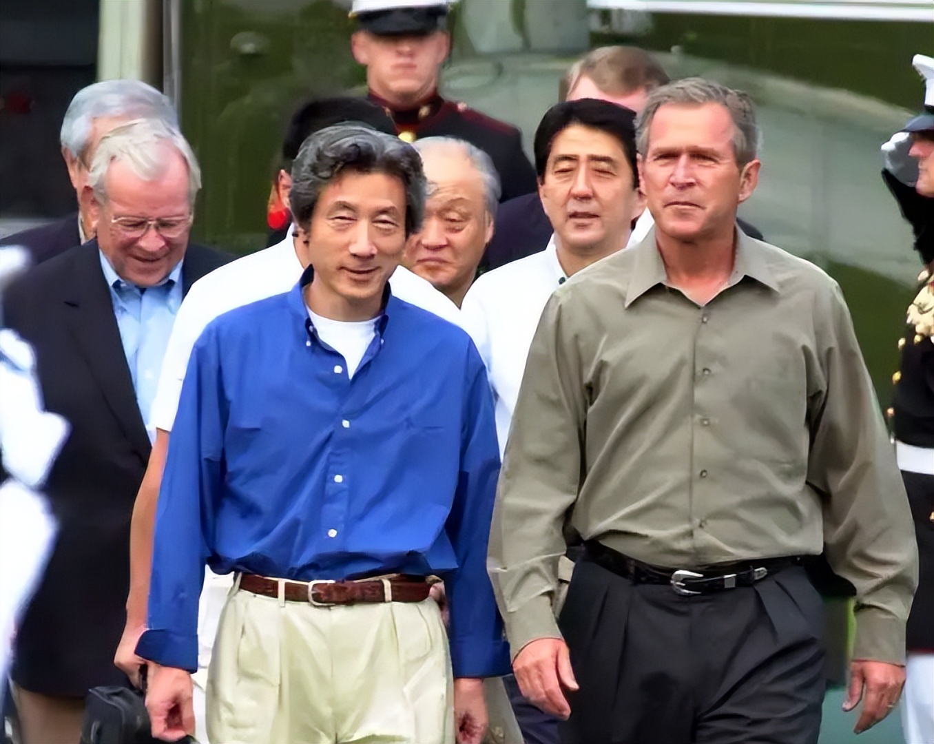 小泉纯一郎参观抗日战争纪念馆,小泉纯一郎2001年访华