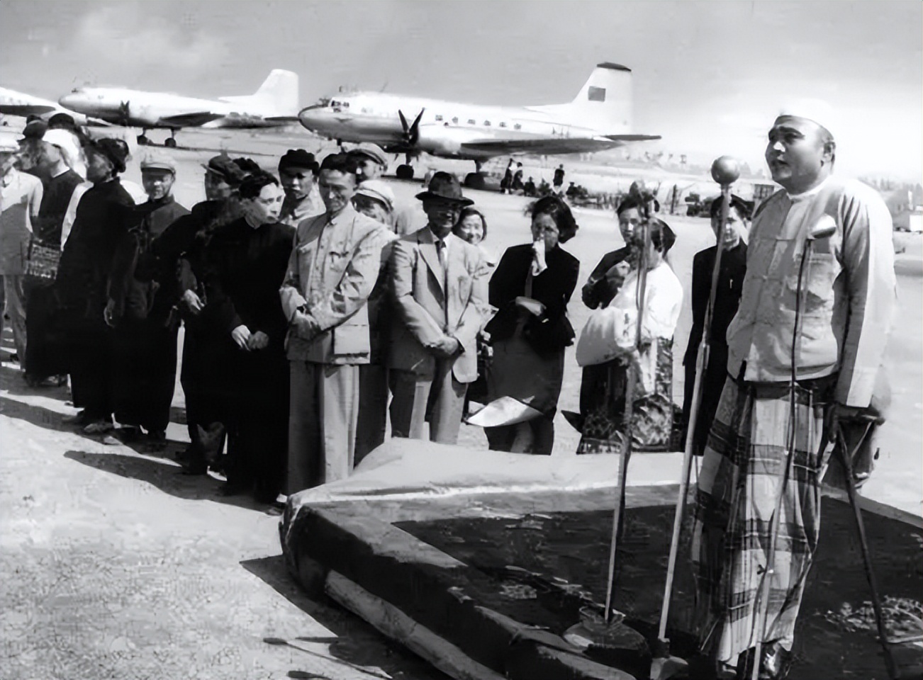 1954年出使日内瓦,周恩来用茅台酒宴请卓别林,请苏联外长吃豆包