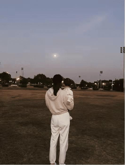 张馨月晒小公主照片,张馨月晒海边游玩照