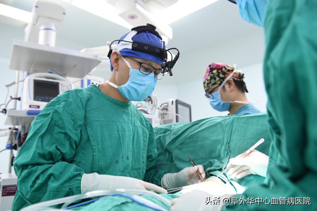 出生10天的病危宝宝医生跪地救,出生宝宝心脏病