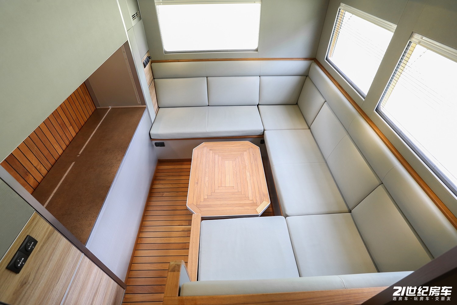 奔驰四驱c型顶级豪华房车,奔驰arocs升顶越野房车