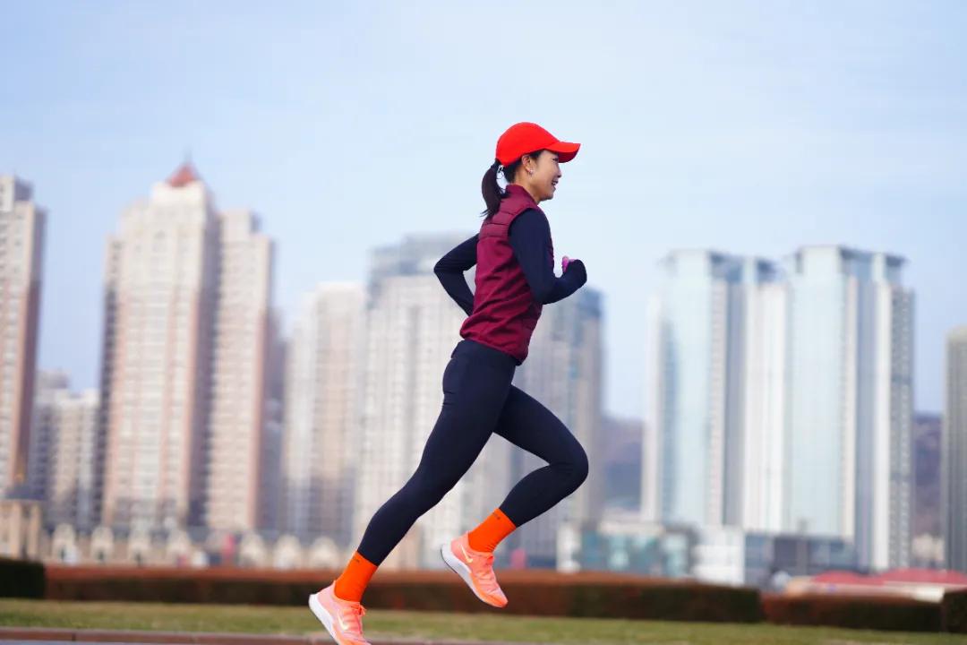 无惧风雪户外运动服饰,冬季跑步穿什么马甲透气保暖