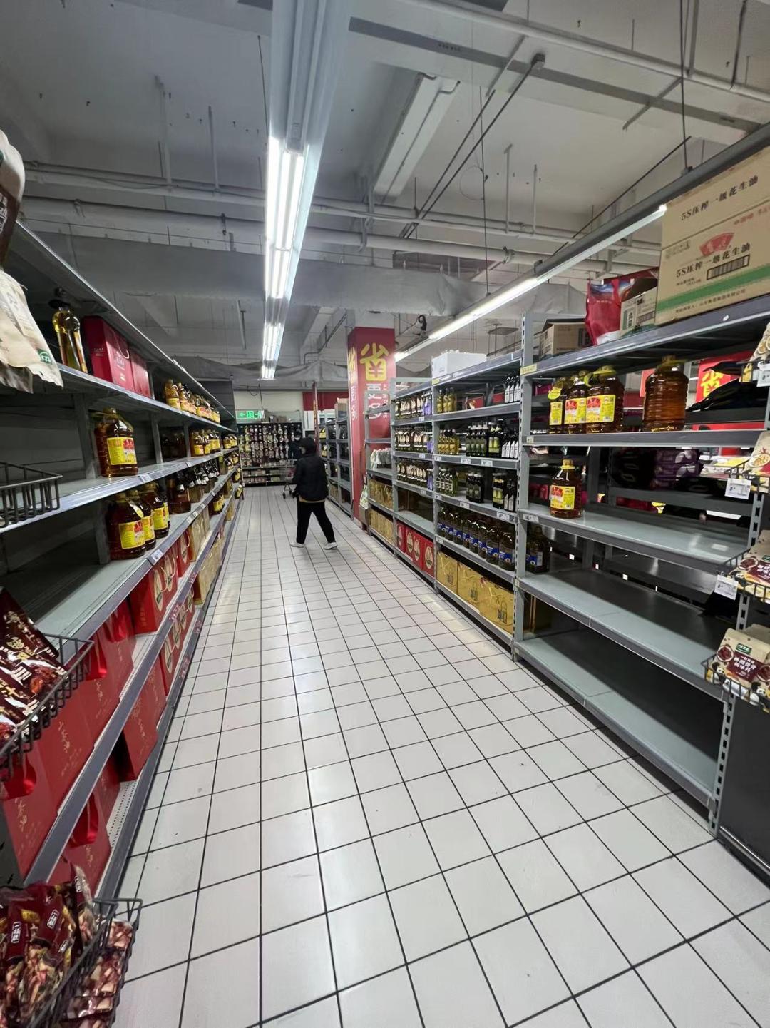 家乐福货架空了,家乐福门店货架大量空置