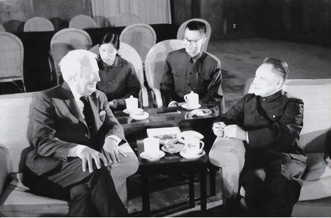 军委制定接防香港方案，忽视了*力武**准备，*小平邓**沉着脸说了2句话